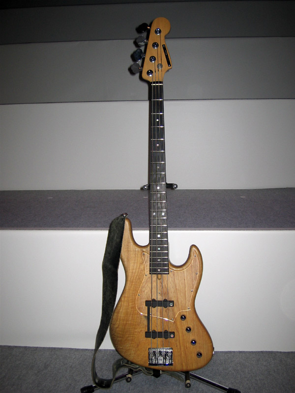 1986年製 インナーウッド4弦フレッテッド・ジャズ・ベース (InnerWood Gig4 10th Anniversary Model)