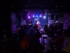 明日は本年最後のアコースティックウェザーリポートのライブです。