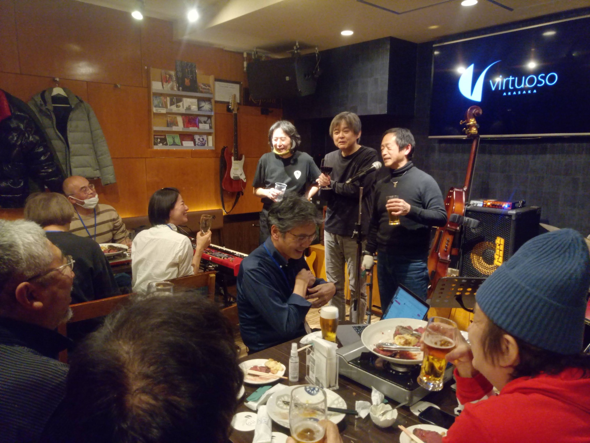 先日12月26日、布川俊樹さんのサロンとの合同忘年会を開催しました。