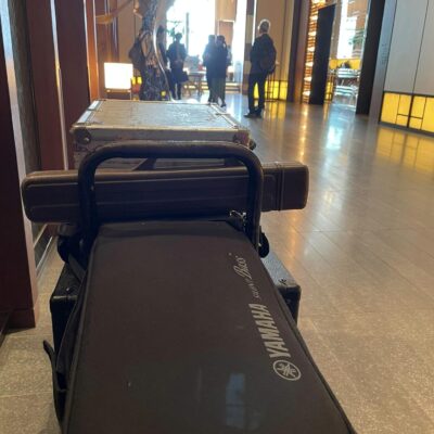 なぜかいま、東京虎ノ門ヒルズにあるアンダーズホテルのフロントにいます。