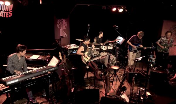 「CODA」の発売記念に行った目黒ブルースアレイでのライブの再生回数15000回に達する予定です。